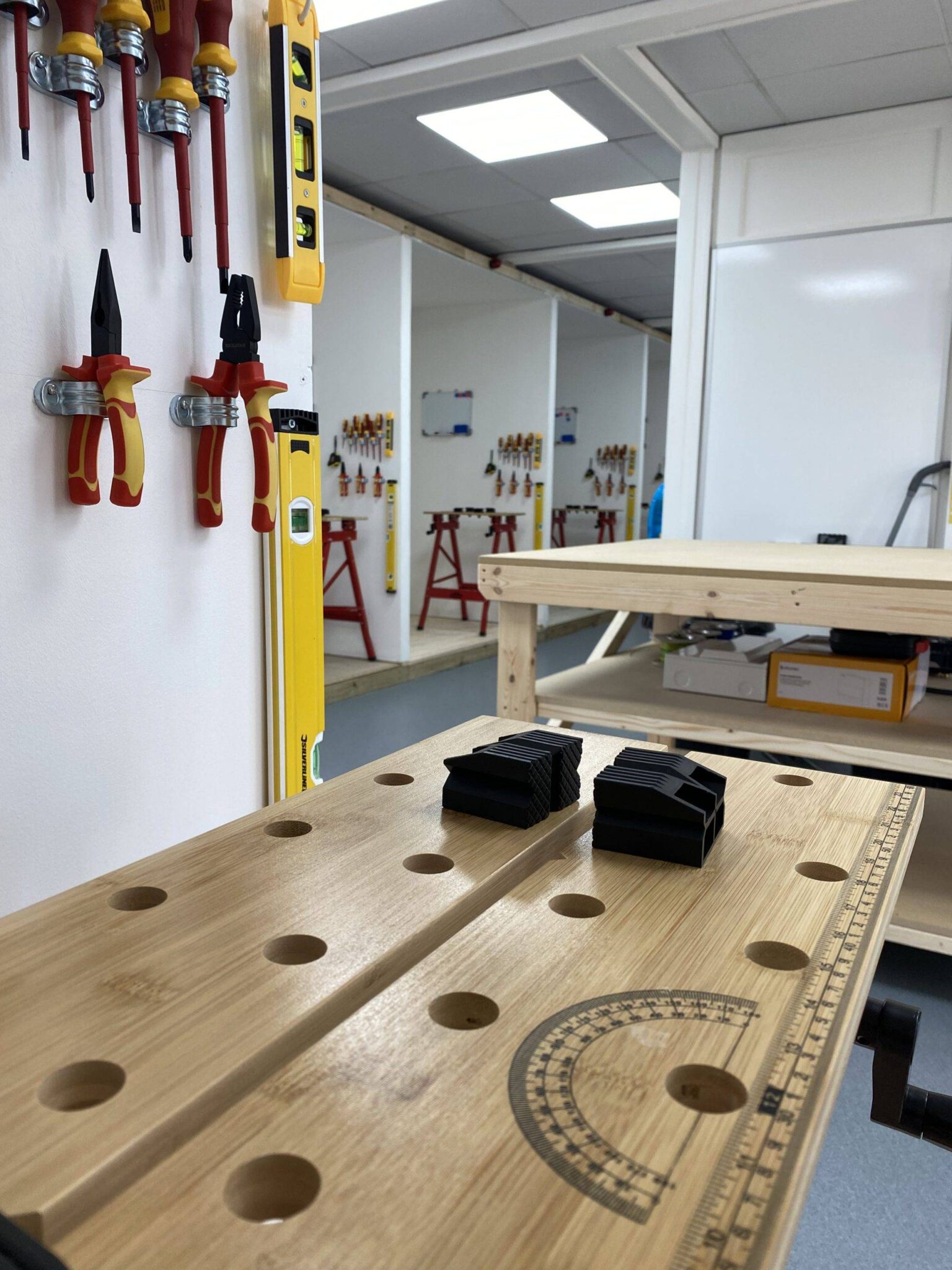 Bays and Bench of elec training