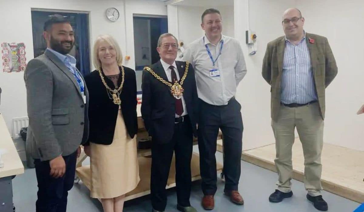 Group photo of electrical instructor Derby centre